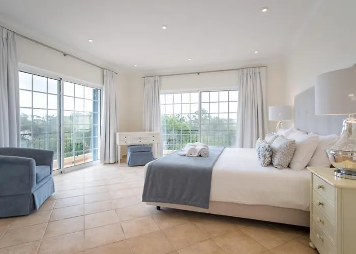 Aleisha アパート ヴァーレ・ド・ローボ