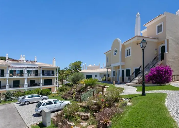 Aleisha ヴァーレ・ド・ローボ