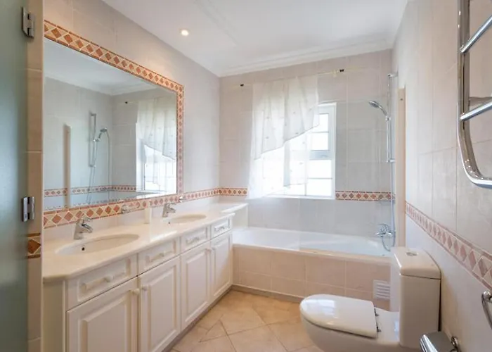 Aleisha アパート ヴァーレ・ド・ローボ